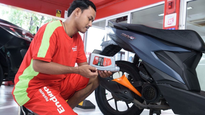 Bahaya Sering Gonta-Ganti Merek Oli Mesin pada Motor