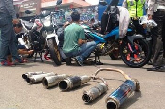Bagaimana Cara Memilih Knalpot Racing yang Legal?