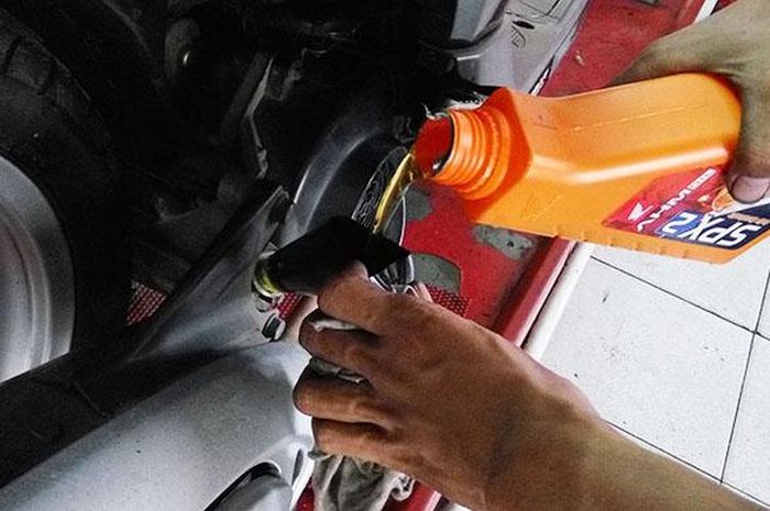 Jangka Waktu Terbaik untuk Ganti Oli Motor Menurut Pakar Otomotif ... Jangka Waktu Terbaik untuk Ganti Oli Motor Menurut Pakar Otomotif ...